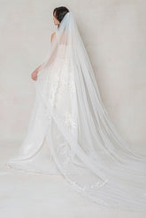 One-tier Lace Edge Tulle Chapel Veils with Appliques CV0402