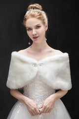 Faux Fur Shawl with Clasp CJ0126 - COCOMELODY