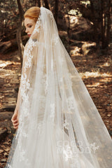 One-tier Lace Edge Tulle Cathedral Veils Appliques CV0188 - COCOMELODY