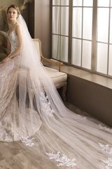 Two-tier Cut Edge Tulle Chapel Veils with Appliques CV0267 - COCOMELODY