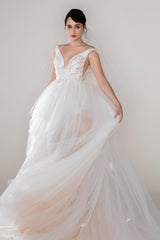 Two-tier Cut Edge Tulle Chapel Veils with Appliques Beading CV0272 - COCOMELODY