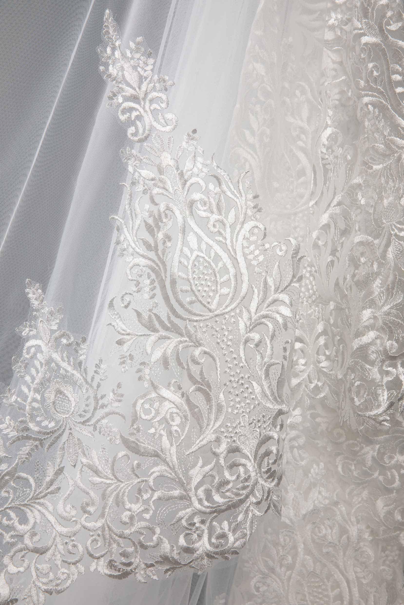 One-tier Lace Edge Tulle Lace Cathedral Veils with Appliques CV0285 - COCOMELODY
