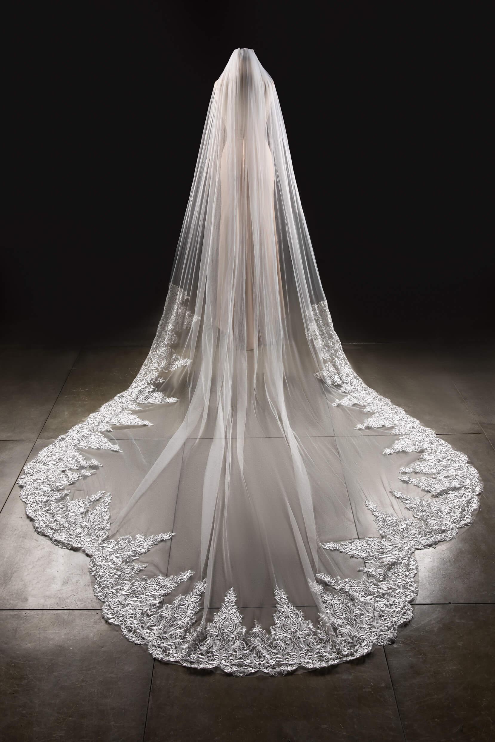 One-tier Lace Edge Tulle Lace Cathedral Veils with Appliques CV0285 - COCOMELODY