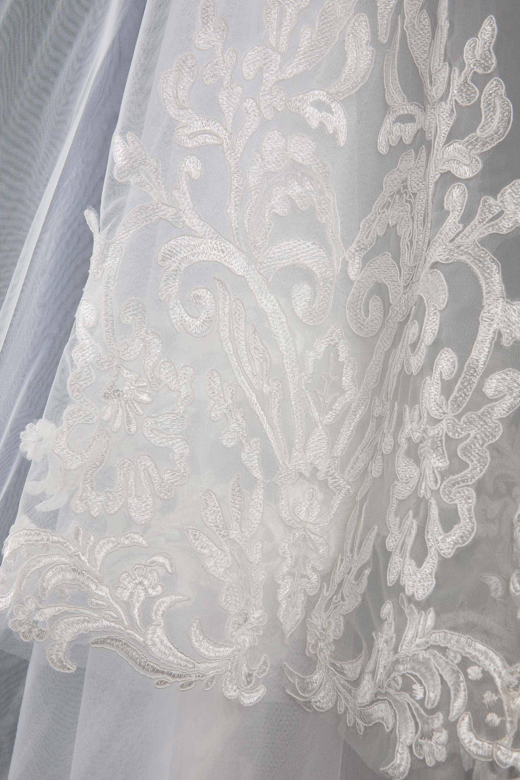 One-tier Lace Edge Tulle Lace Cathedral Veils with Appliques CV0287 - COCOMELODY