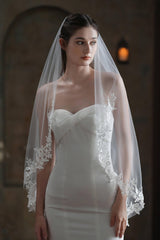 One-tier Lace Edge Tulle Hip Veils with Appliques CV0302 - COCOMELODY