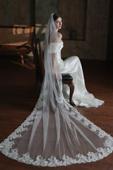 One-tier Lace Edge Tulle Chapel Veils with Appliques CV0317 - COCOMELODY