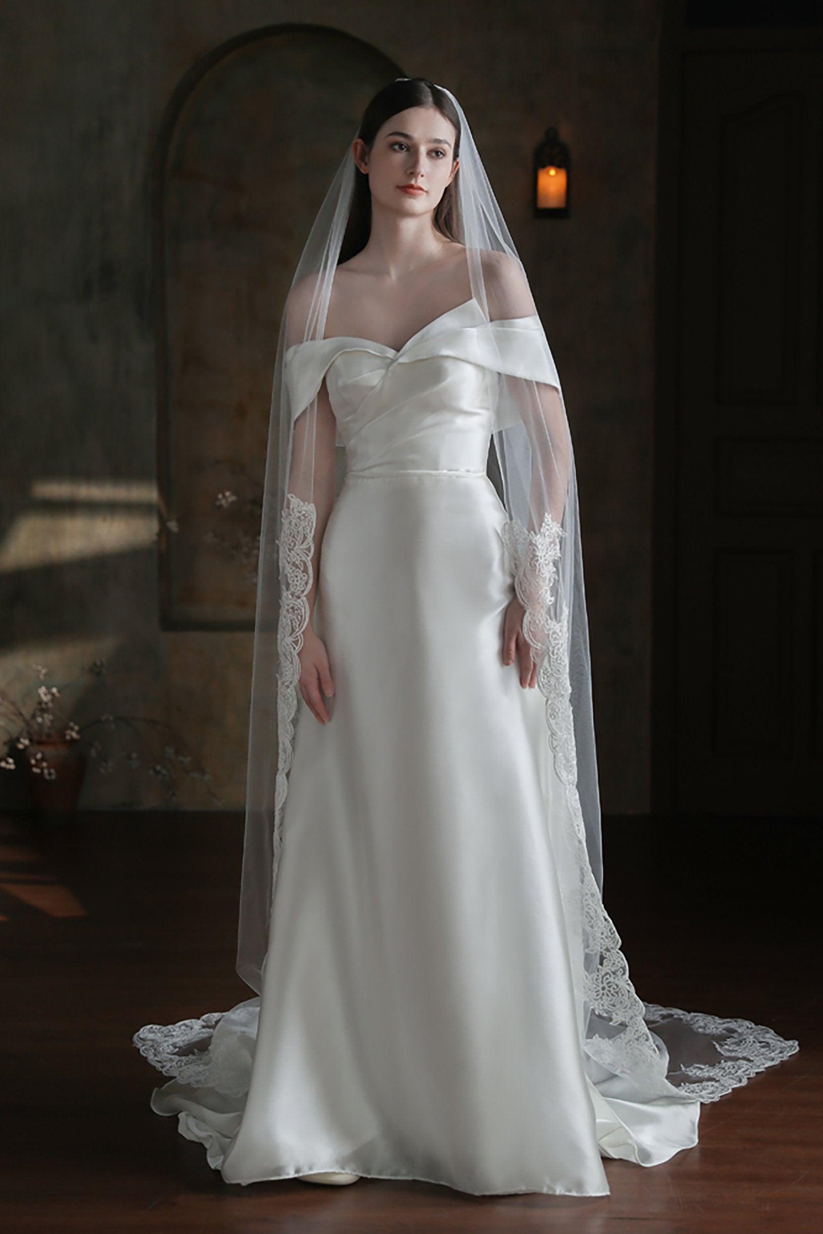 One-tier Lace Edge Tulle Chapel Veils with Appliques CV0317 - COCOMELODY