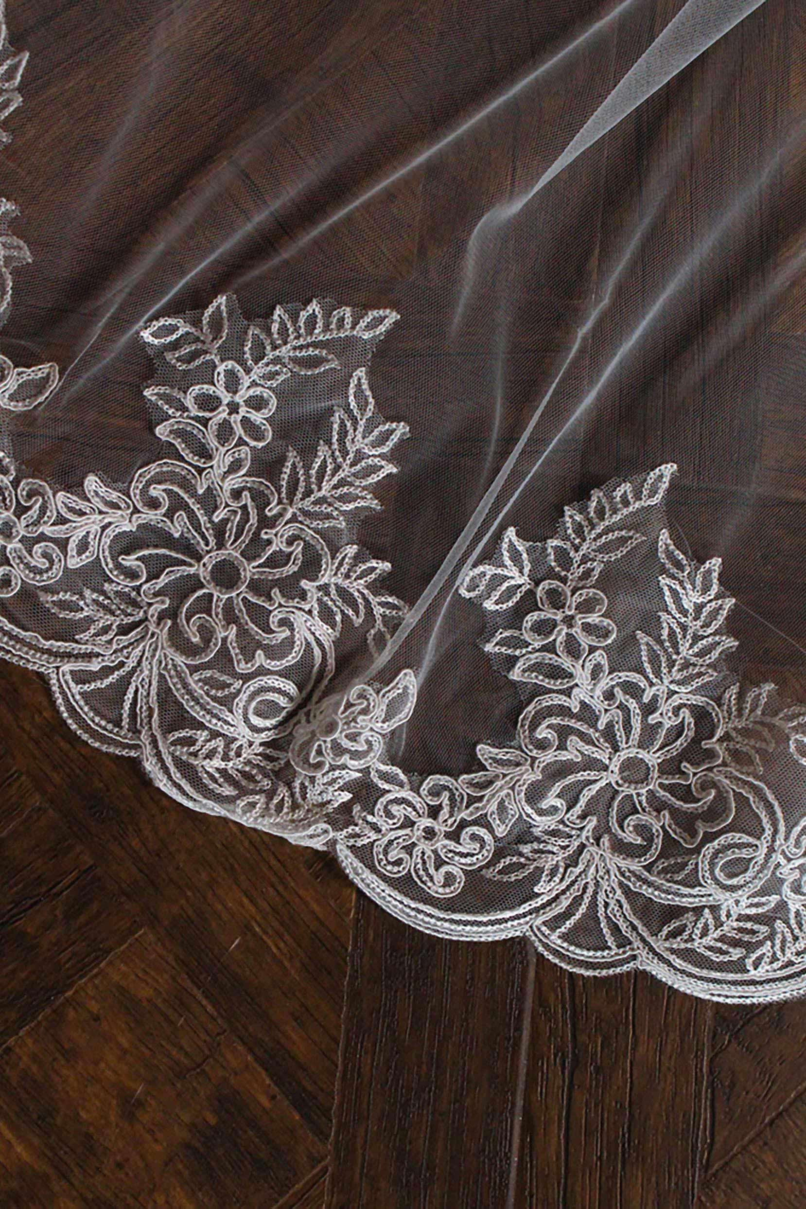 One-tier Lace Edge Tulle Chapel Veils with Appliques CV0317 - COCOMELODY