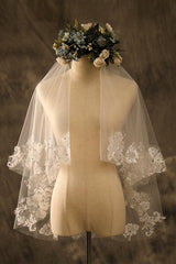 Two-tier Lace Edge Tulle Lace Waist Veils with Pearls CV0356 - COCOMELODY