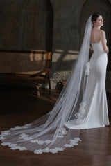 One-tier Lace Edge Tulle Lace Cathedral Veils with Appliques CV0367 - COCOMELODY