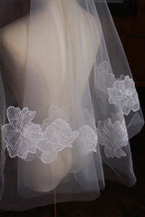 One-tier Cut Edge Tulle Lace Chapel Veils with Appliques CV0368 - COCOMELODY