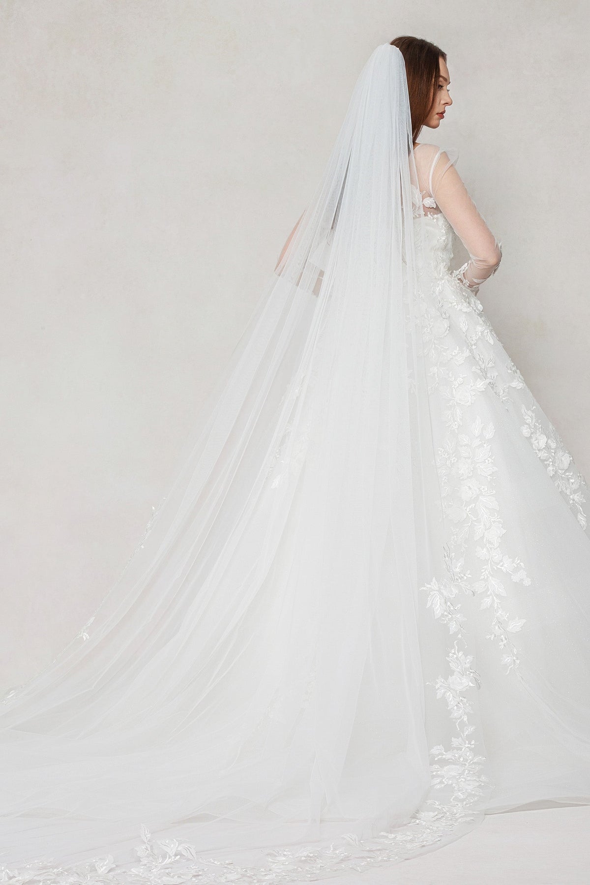 One-tier Lace Edge Tulle Chapel Veils with Appliques CV0404