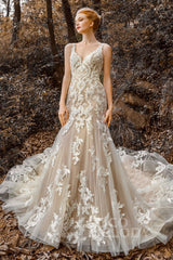 Trumpet-Mermaid Court Train Tulle Wedding Dress CW2123CR - COCOMELODY