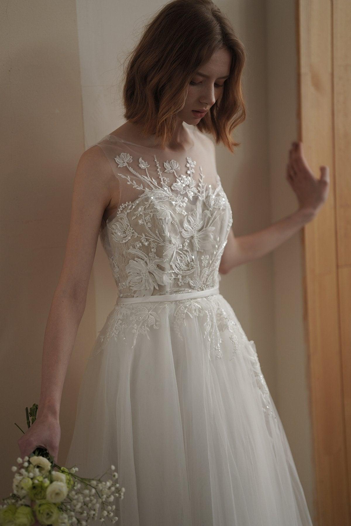 A-Line Sweep-Brush Train Lace Tulle Wedding Dress CW3090 - COCOMELODY