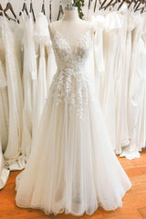 A-Line Sweep-Brush Train Lace Tulle Wedding Dress CW3119 - COCOMELODY