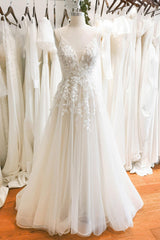 A-Line Sweep-Brush Train Lace Tulle Wedding Dress CW3119 - COCOMELODY