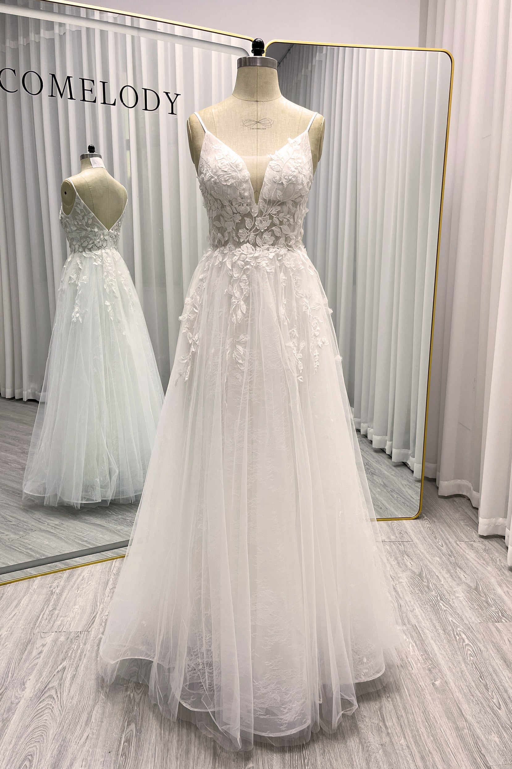 A-Line Sweep-Brush Train Lace Tulle Wedding Dress CW3119