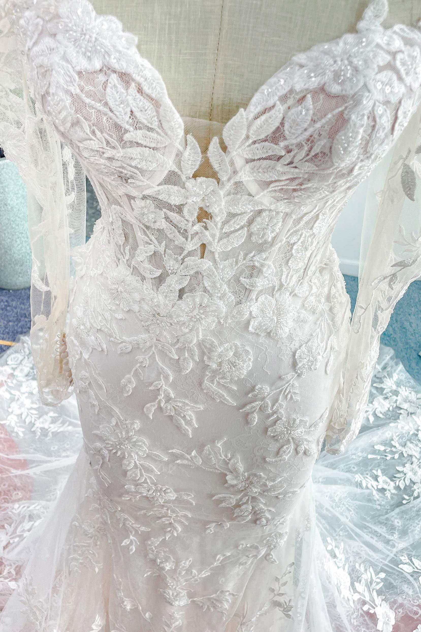 Trumpet-Mermaid Chapel Train Lace Tulle Wedding Dress CW3135CR - COCOMELODY
