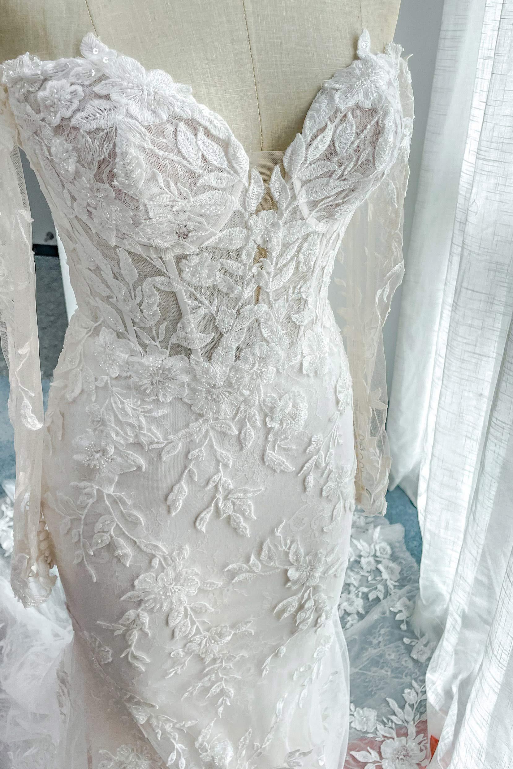 Trumpet-Mermaid Chapel Train Lace Tulle Wedding Dress CW3135CR - COCOMELODY
