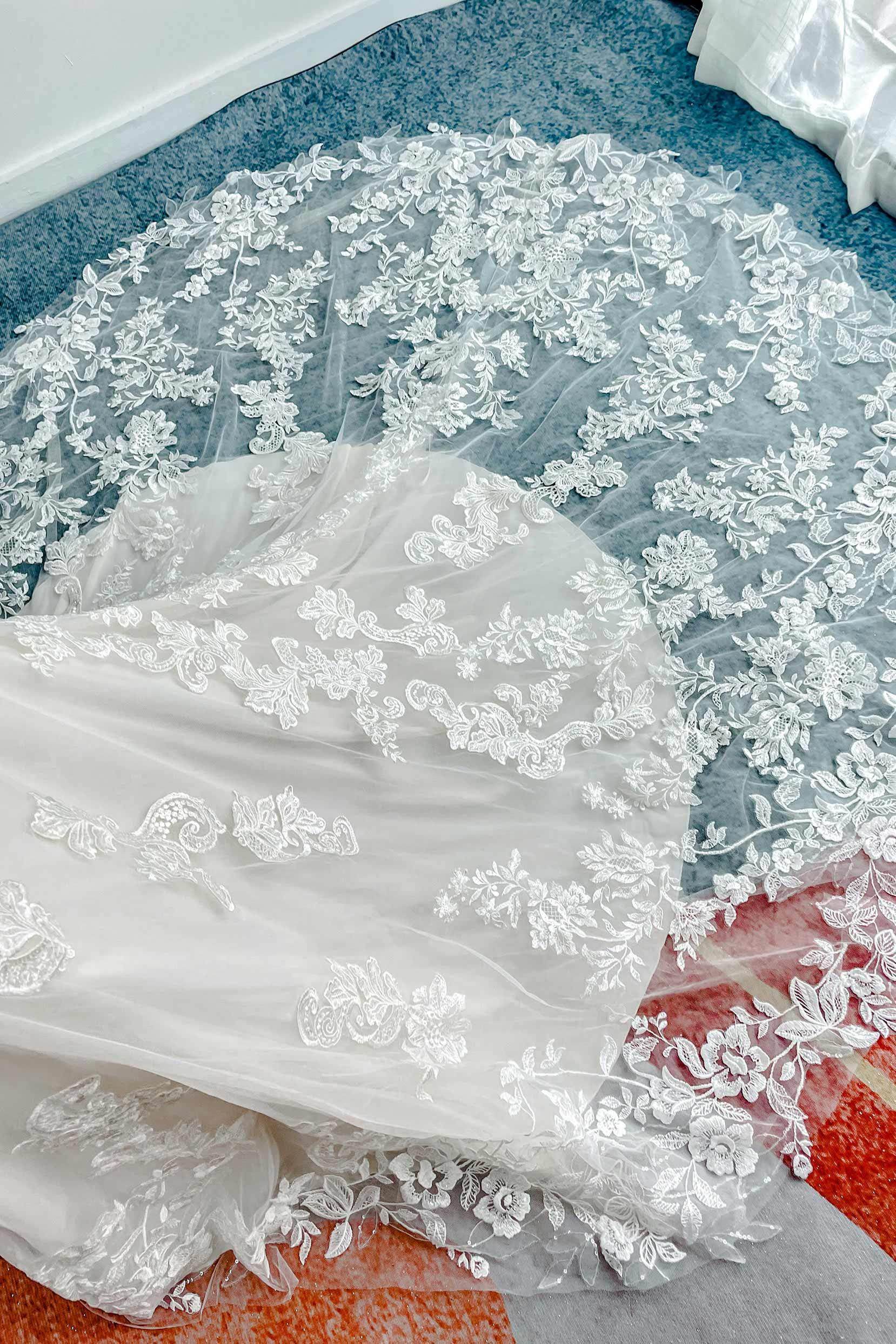 Trumpet-Mermaid Chapel Train Lace Tulle Wedding Dress CW3204CR - COCOMELODY