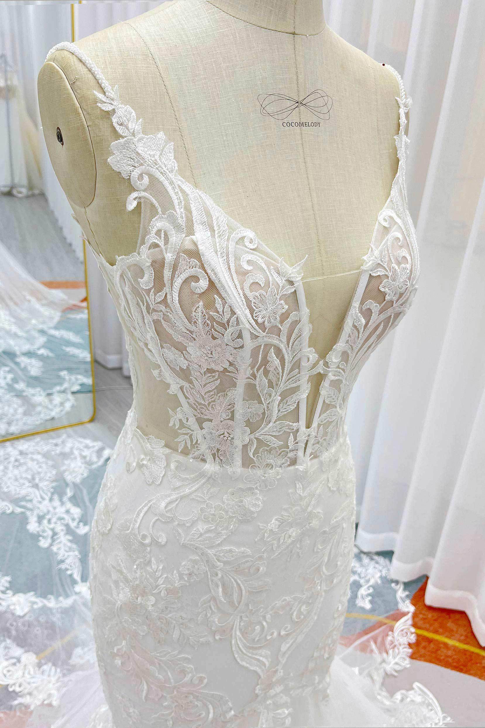 Trumpet-Mermaid Cathedral Train Lace Tulle Wedding Dress CW3256 - COCOMELODY