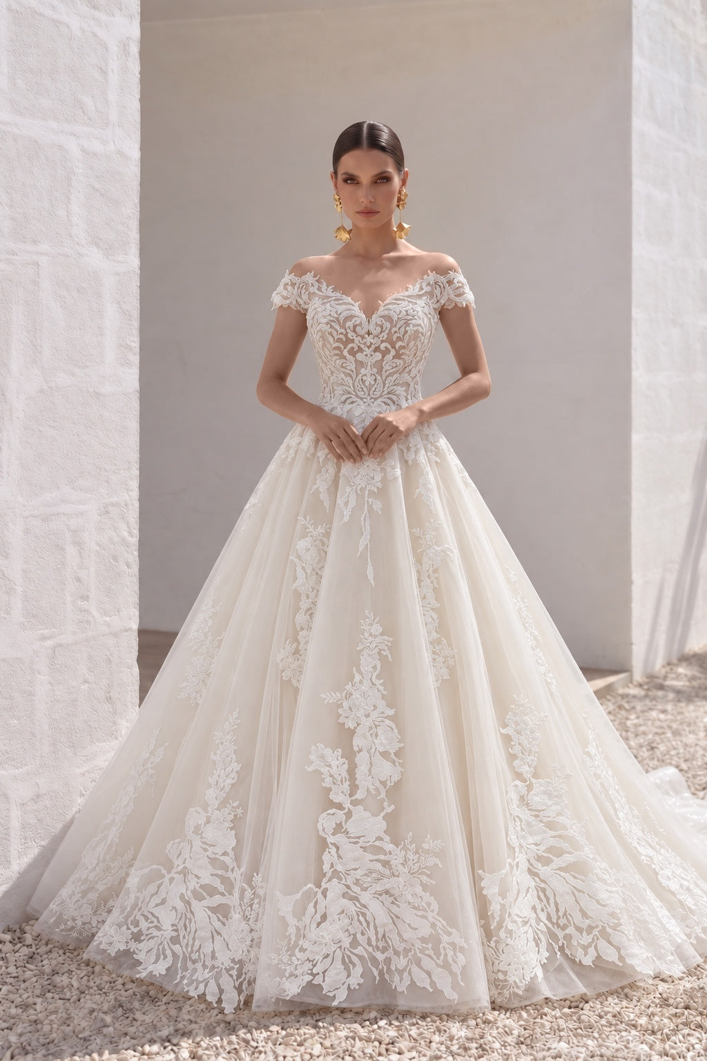 Ball Gown Chapel Train Lace Tulle Wedding Dress CW3261
