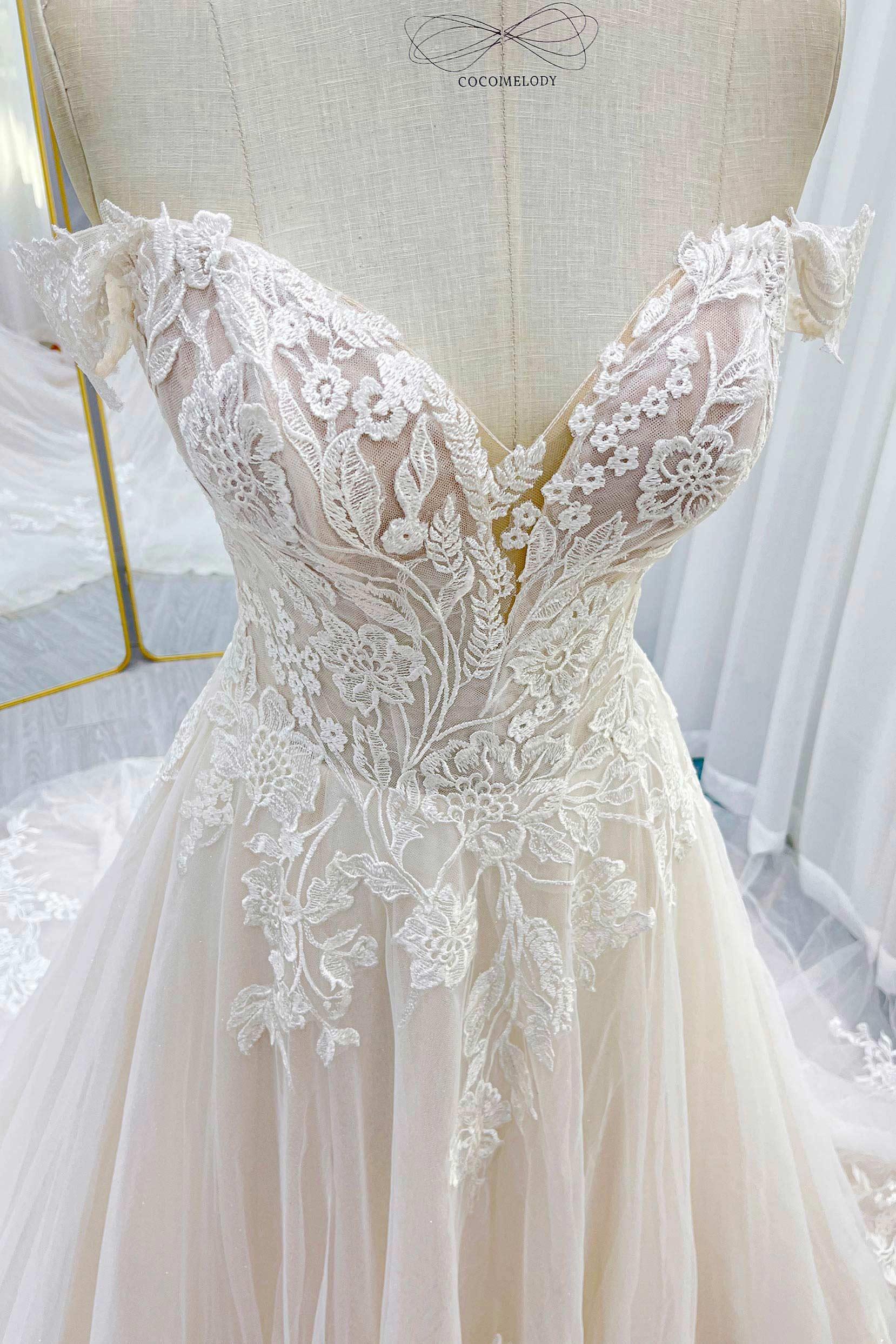 A-Line Chapel Train Lace Tulle Wedding Dress CW3278 - COCOMELODY