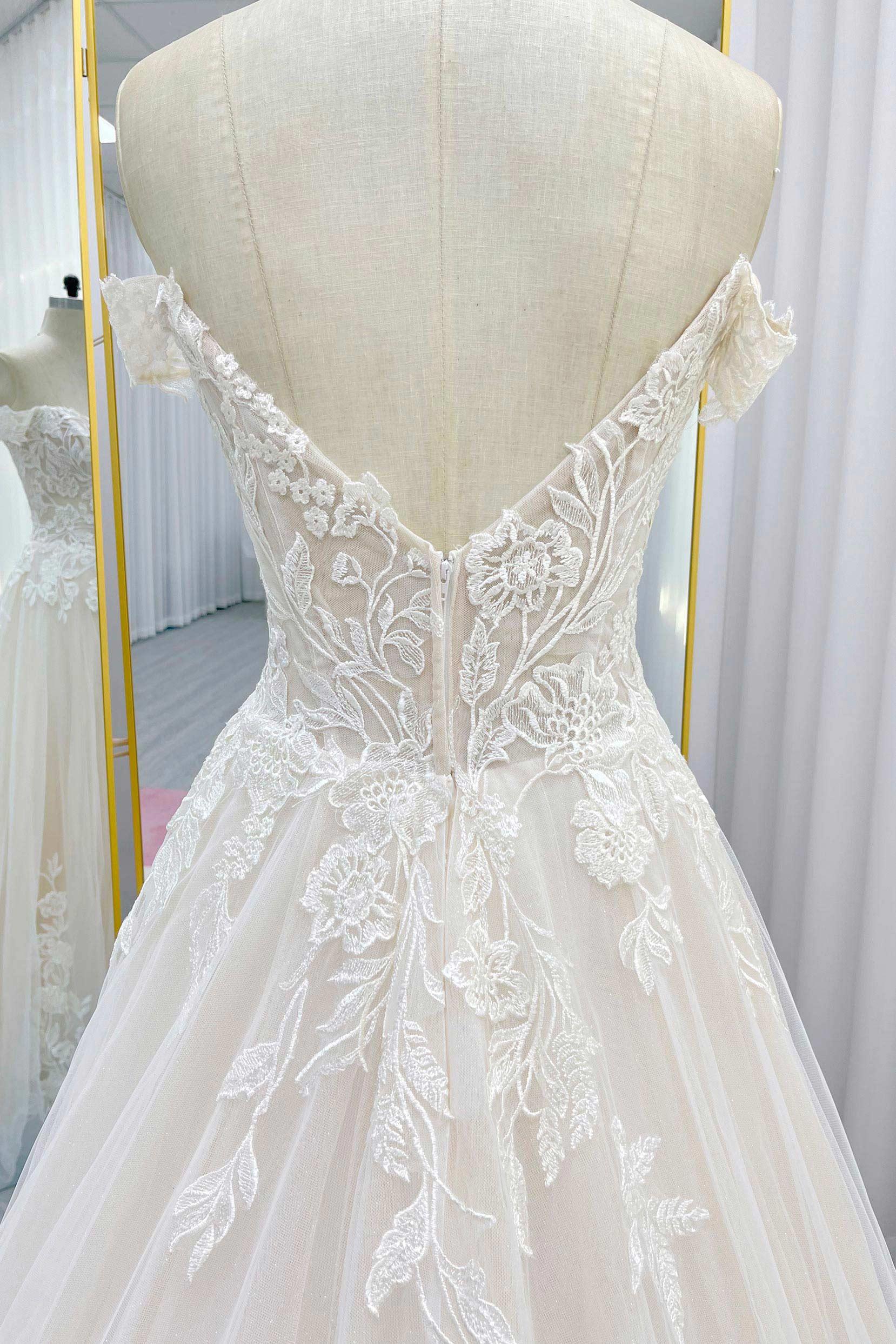 A-Line Chapel Train Lace Tulle Wedding Dress CW3278 - COCOMELODY