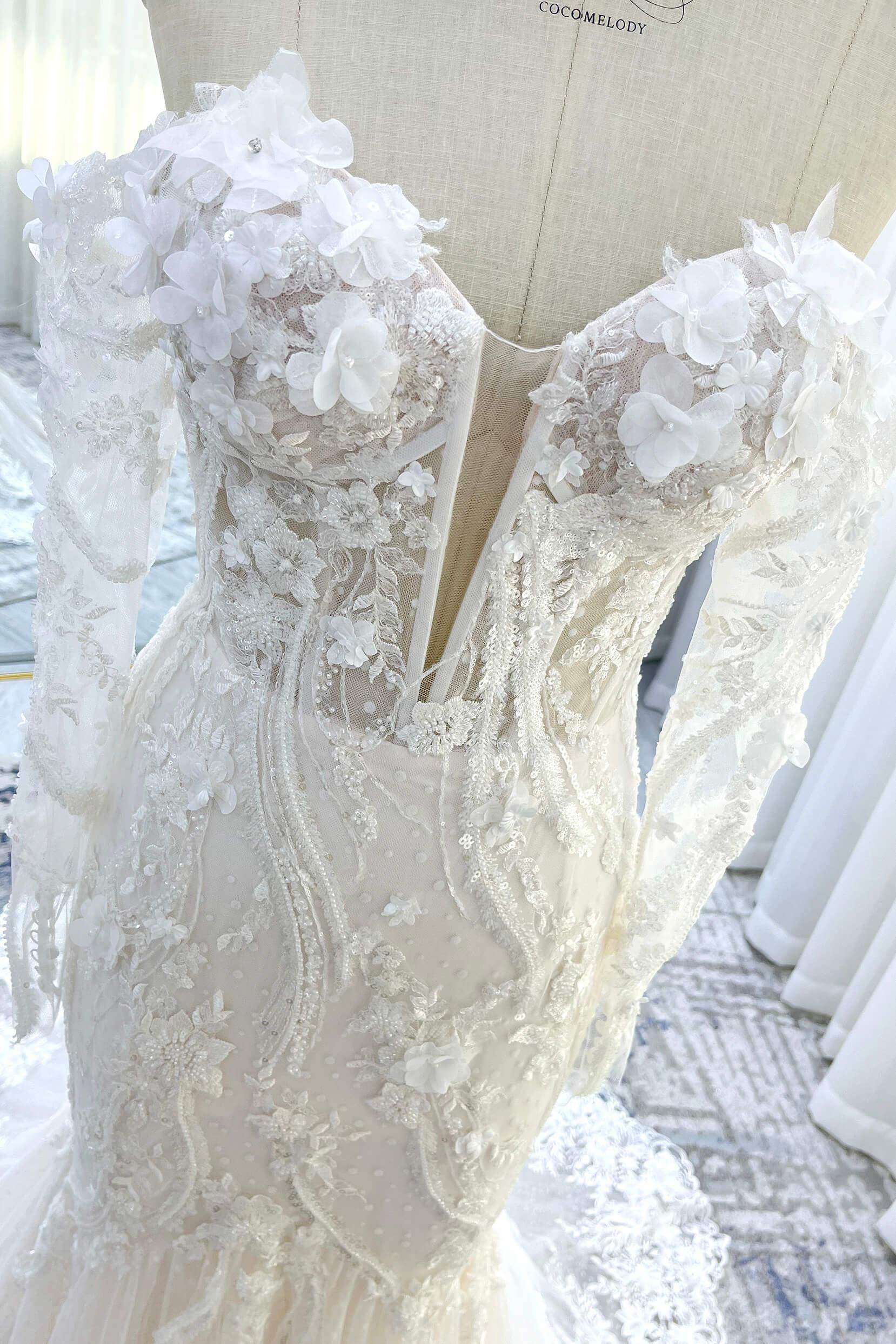 Trumpet-Mermaid Court Train Lace Tulle Wedding Dress CW3536 - COCOMELODY