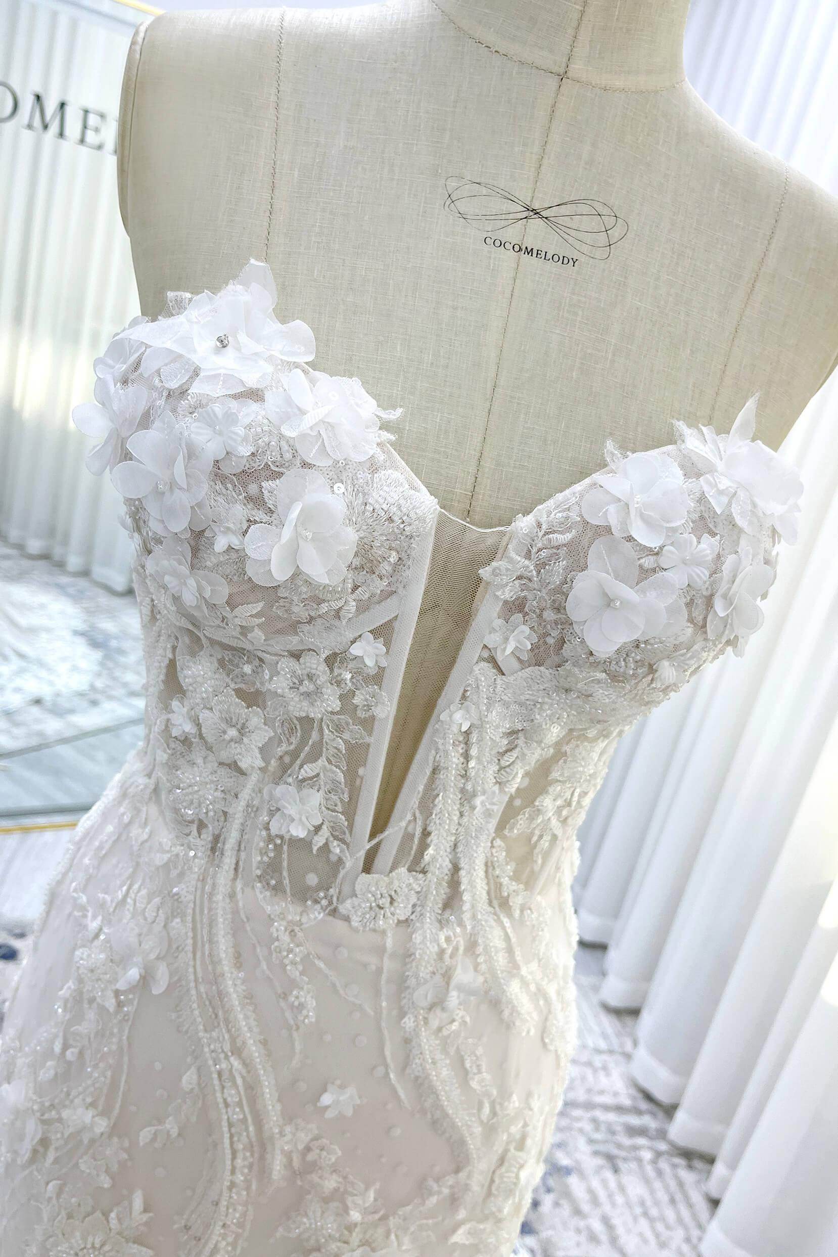 Trumpet-Mermaid Court Train Lace Tulle Wedding Dress CW3536 - COCOMELODY