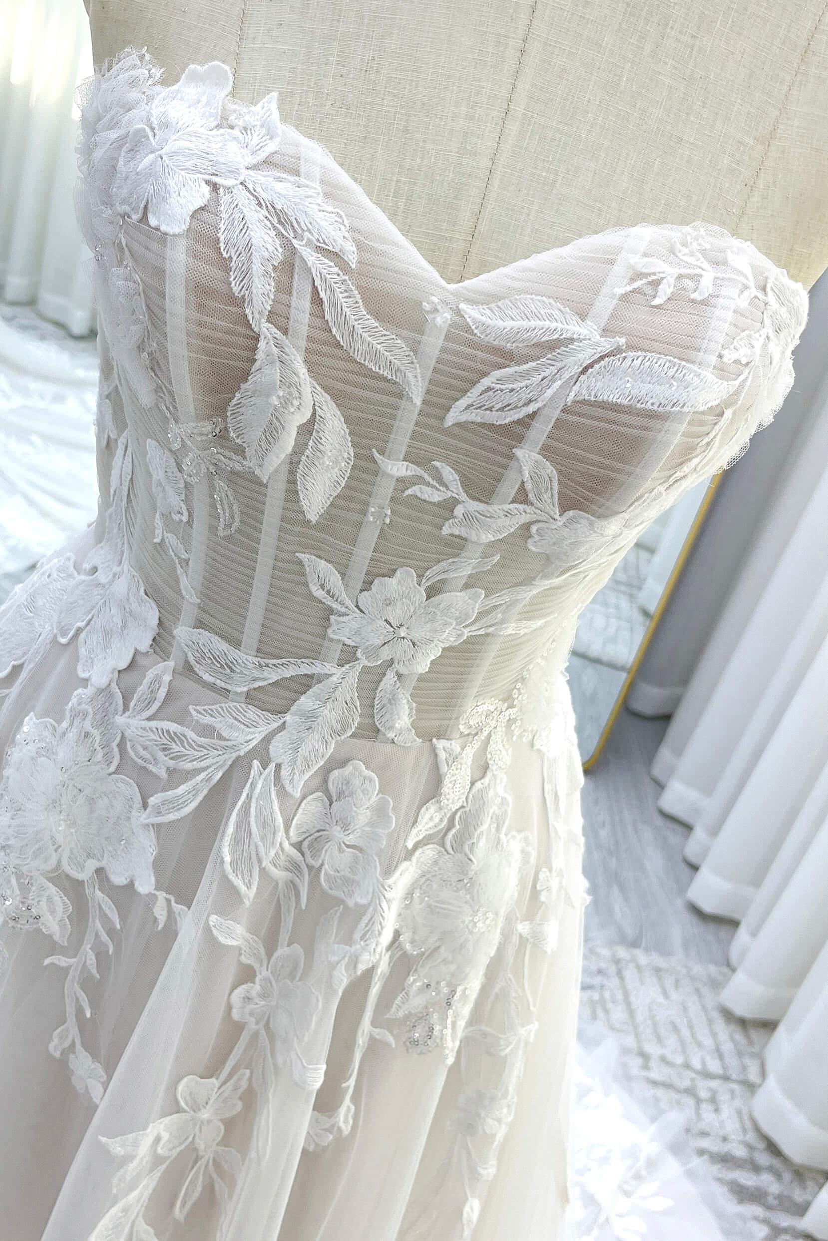 A-Line Court Train Lace Tulle Wedding Dress CW3539 - COCOMELODY