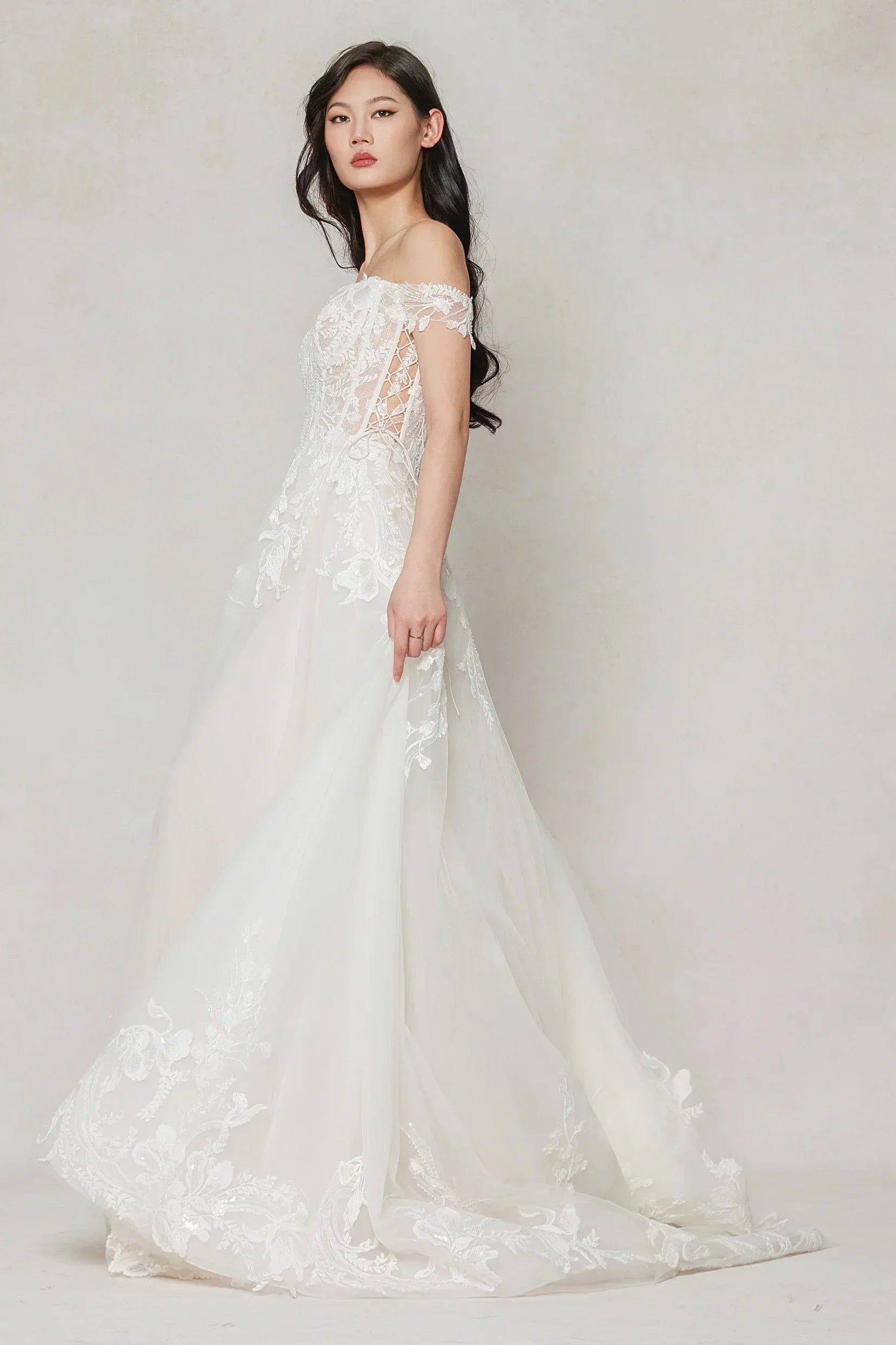 A-Line Sweep-Brush Train Tulle Wedding Dress CW3618 - COCOMELODY