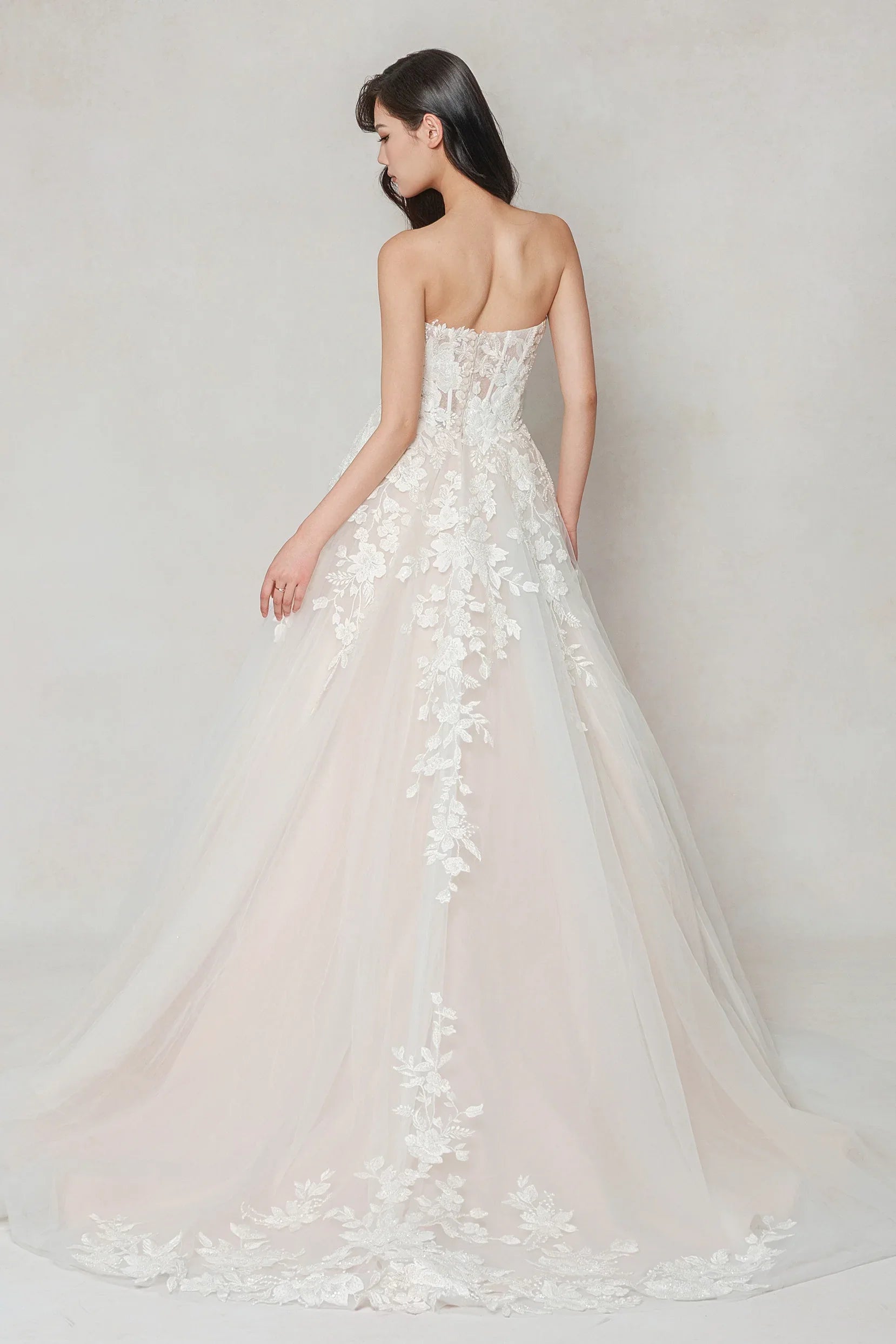 A-Line Sweep-Brush Train Tulle Wedding Dress CW3628 - COCOMELODY