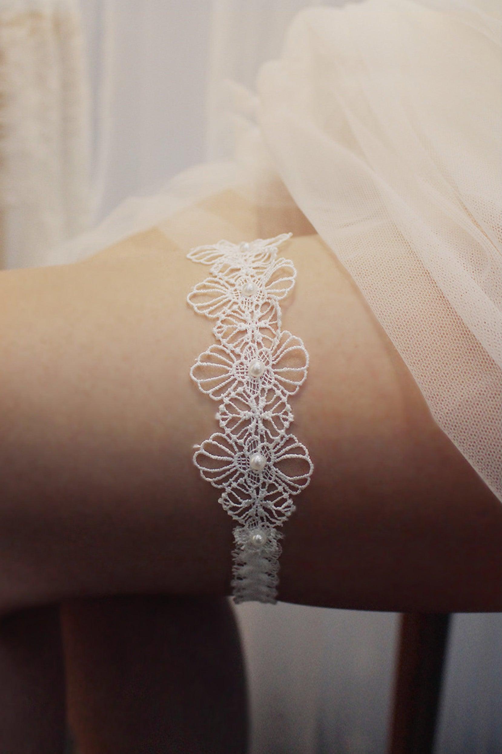 Lace Wedding Garter with Pearls CZ0313 - COCOMELODY