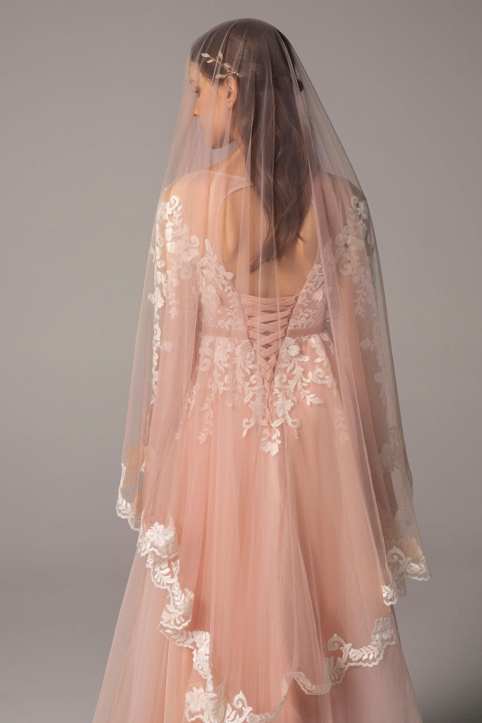 One-tier Lace Edge Tulle Fingertip Veils with Appliques CV0229 - COCOMELODY