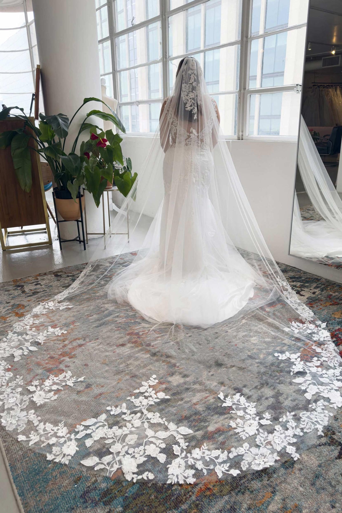 One-tier Lace Edge Lace Tulle Chapel Veils with Appliques CV0324 - COCOMELODY