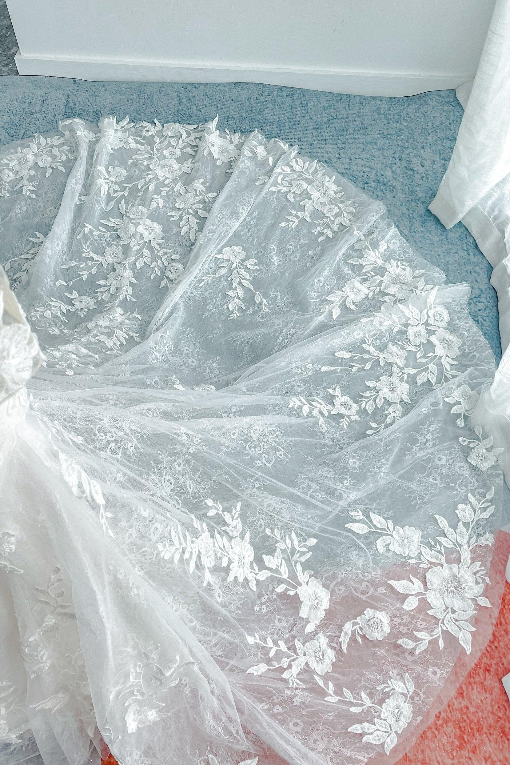 Trumpet-Mermaid Chapel Train Lace Tulle Wedding Dress CW3135CR - COCOMELODY
